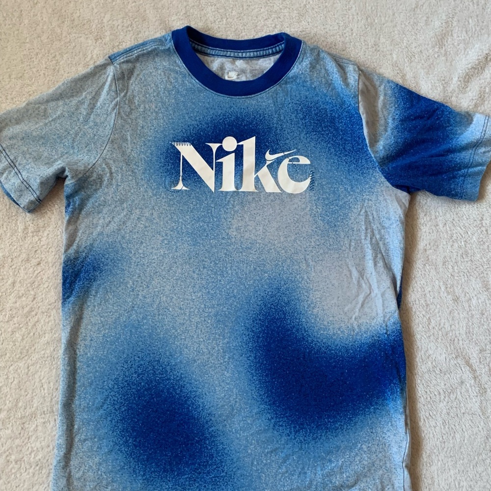 Nike Boys' Blue Gradient Logo Tee Large